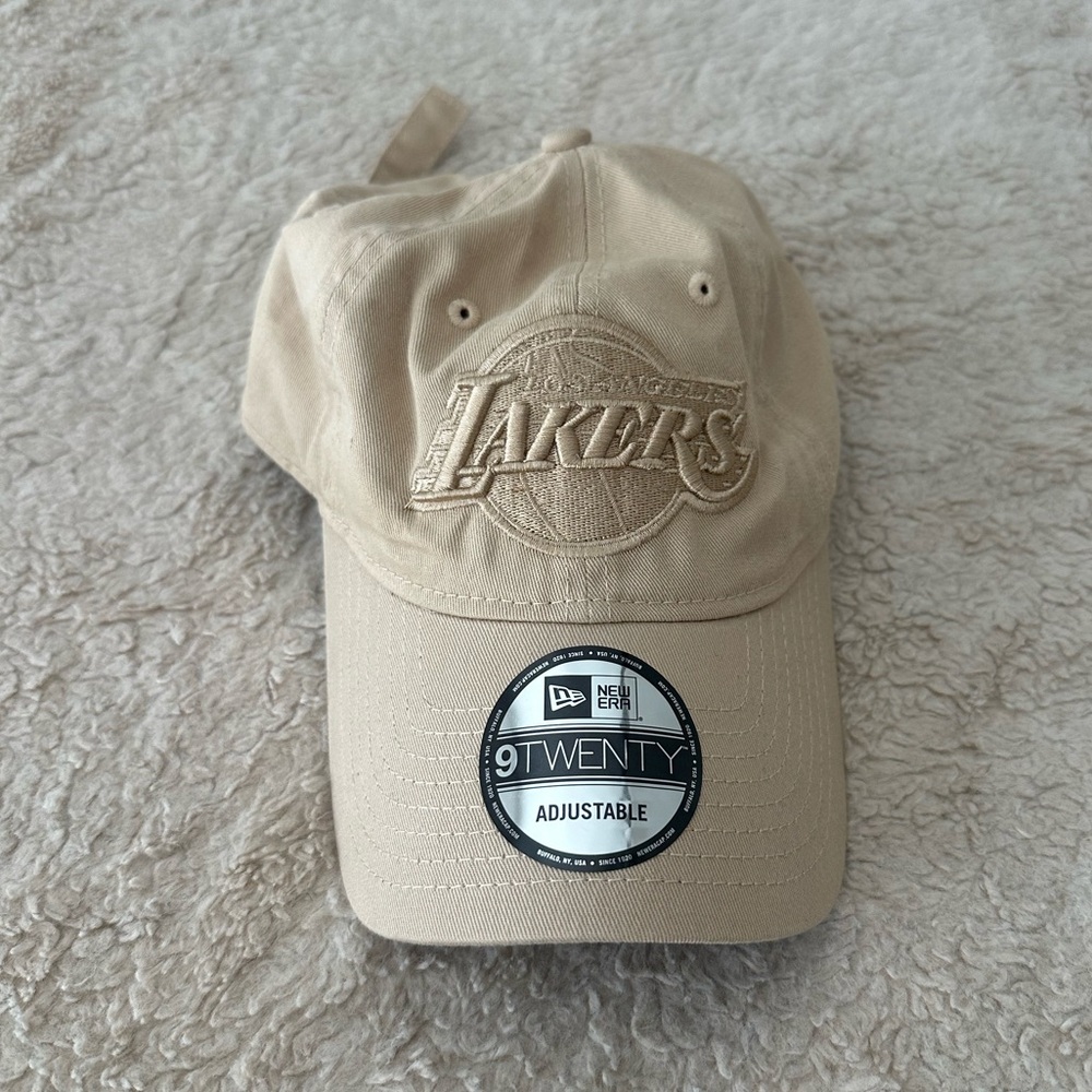 New Era Beige and Black Lakers Cap